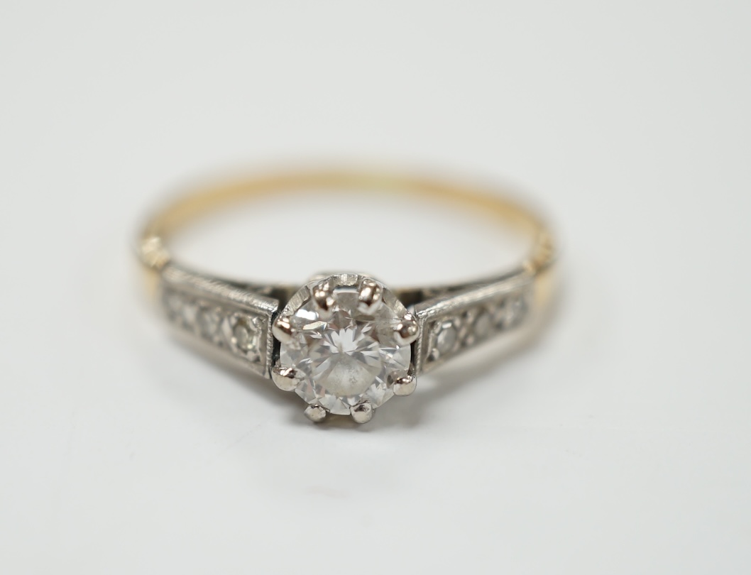 An early 20th century 18ct, plat. and single stone diamond set ring, with six stone diamond chip set shoulders, size O, gross weight 2.3 grams. Good condition.